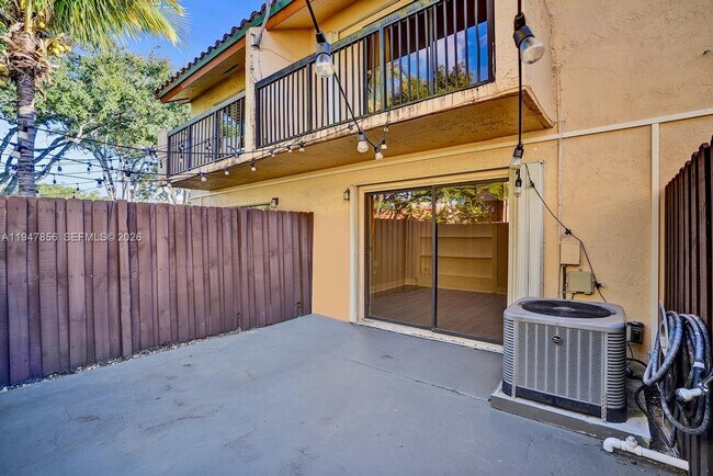 Building Photo - 10102 SW 77th Ct