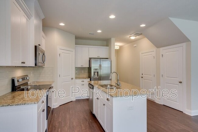 Building Photo - 1830 Butternut Dr