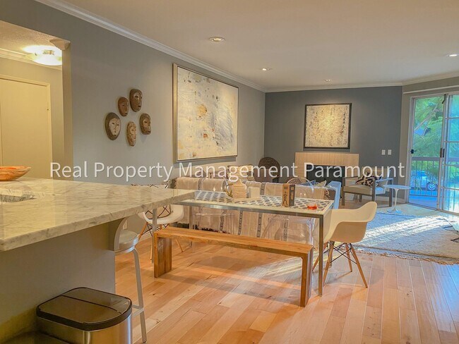 Building Photo - Don't miss out! 2 Bed 2 bath ready to go!