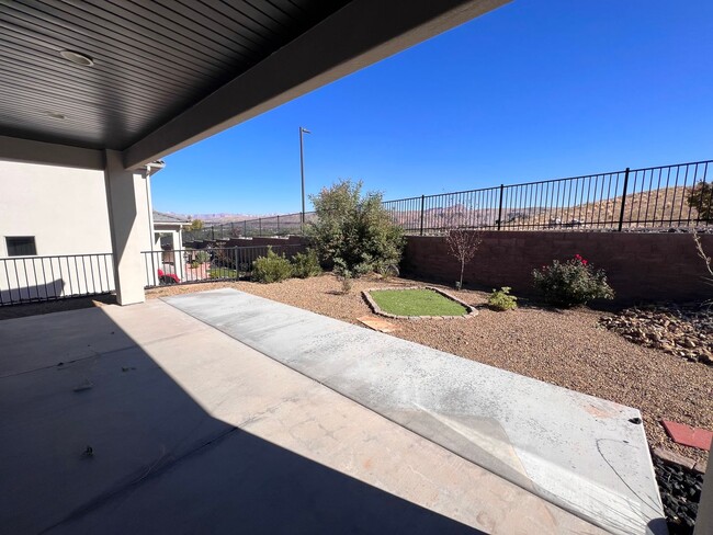 Building Photo - Beautiful Home in Zion Vista