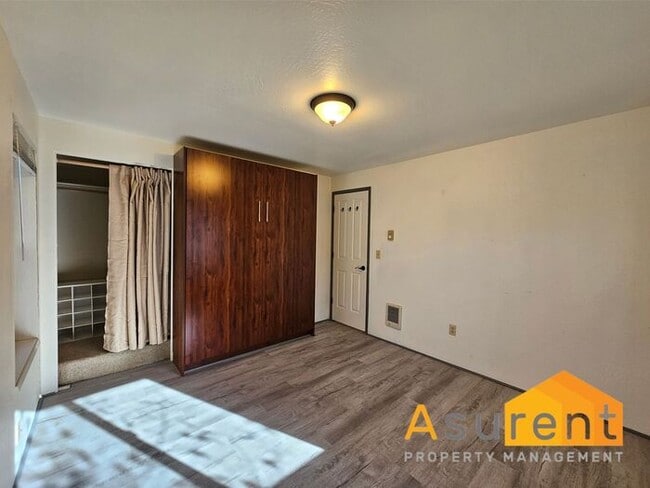 Building Photo - Charming 2-bedroom, 1.5-bathroom Ashland home