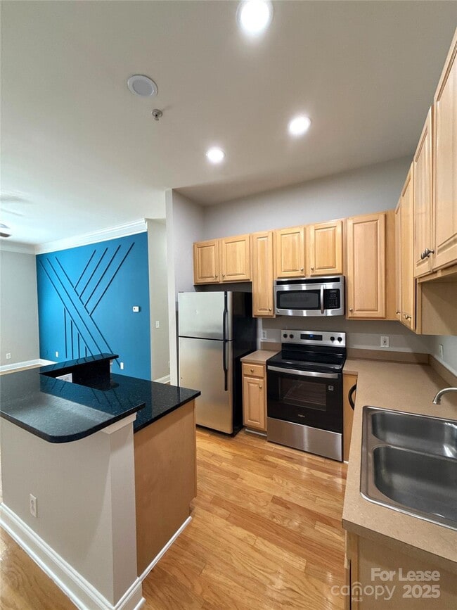 Building Photo - 739 Garden District Dr