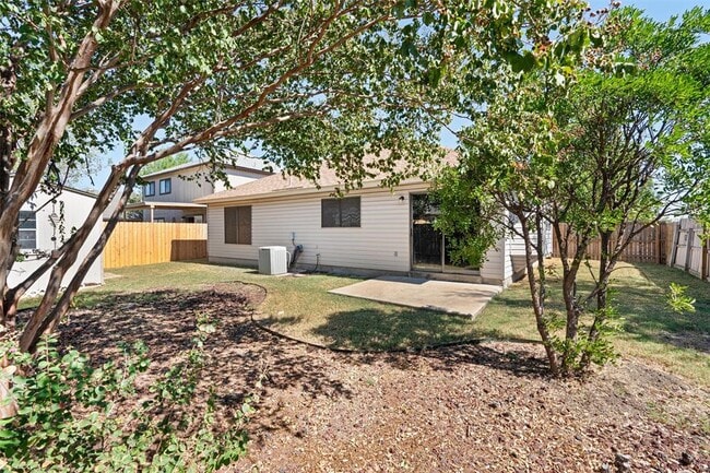 Building Photo - 1353 Lakeside Loop