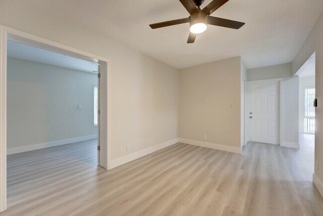 Building Photo - 840 Bradley St