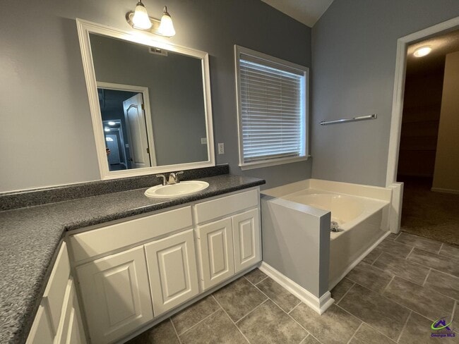 Building Photo - 308 Cosmos Ave