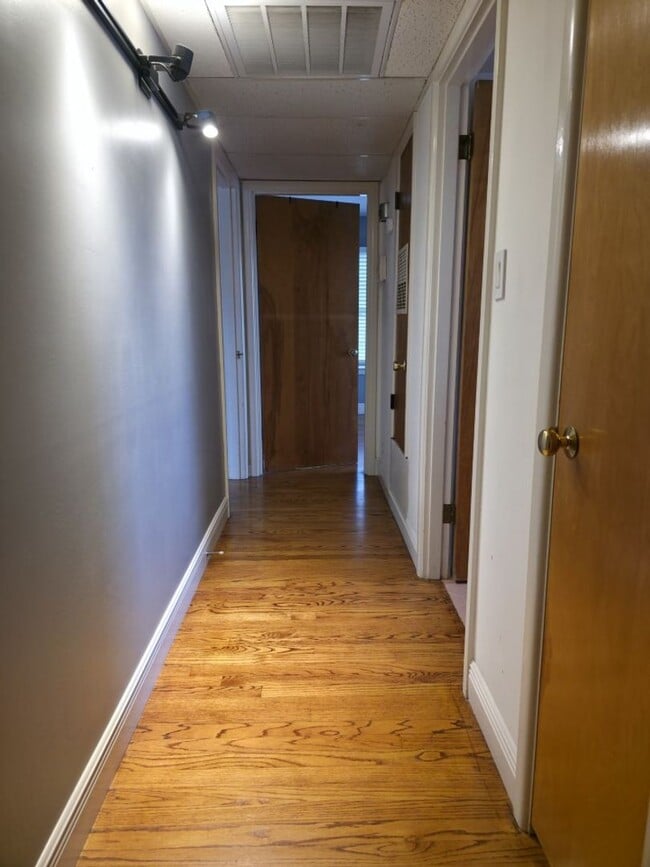 Building Photo - Two Bedroom home located in Central San Antonio