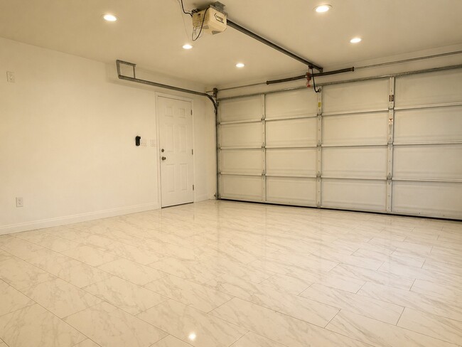 Building Photo - 2516 Fernley Dr