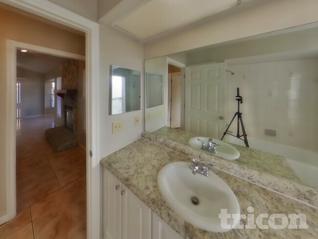 Building Photo - 14638 Coronado Dr