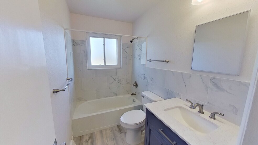 Building Photo - 4673 Holland St