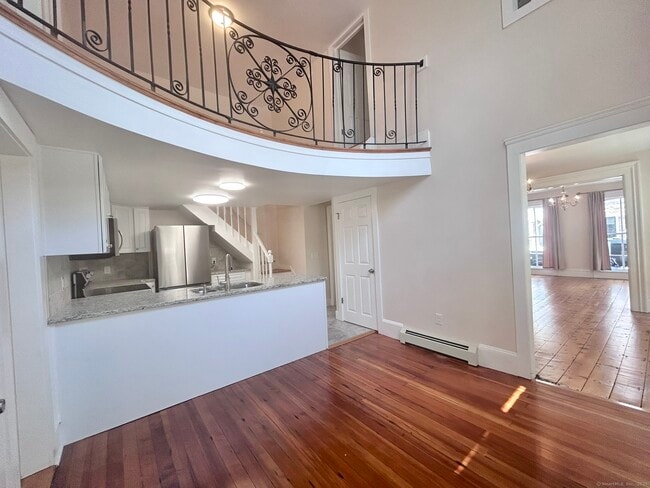 Building Photo - 32 Starr St