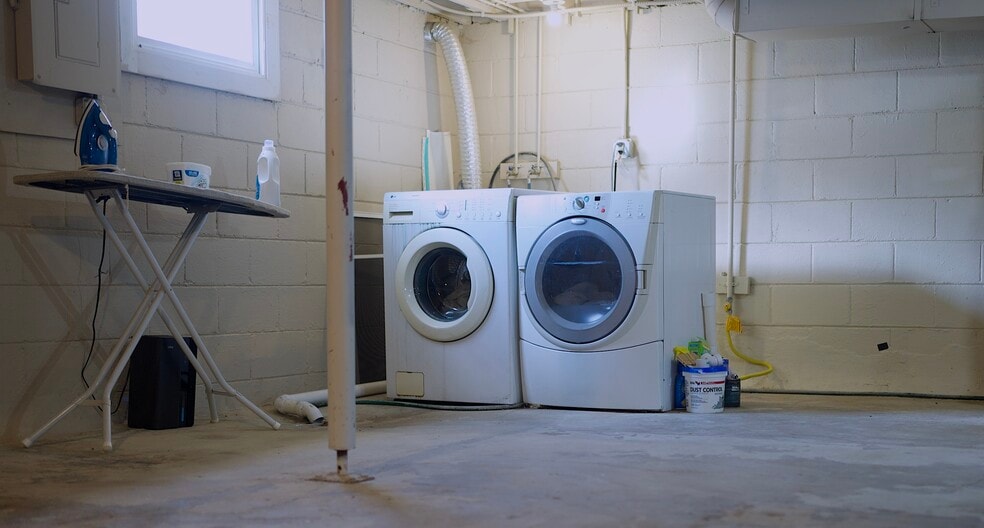 In-Unit Washer & Dryer (Free to Use) - 10207 Oak Ave