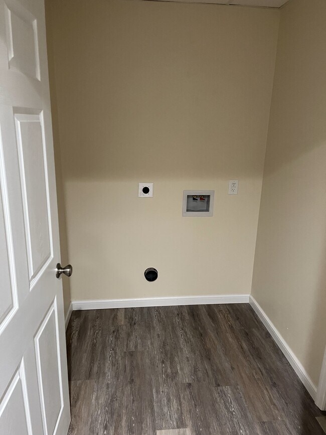 Building Photo - 110 Blair St