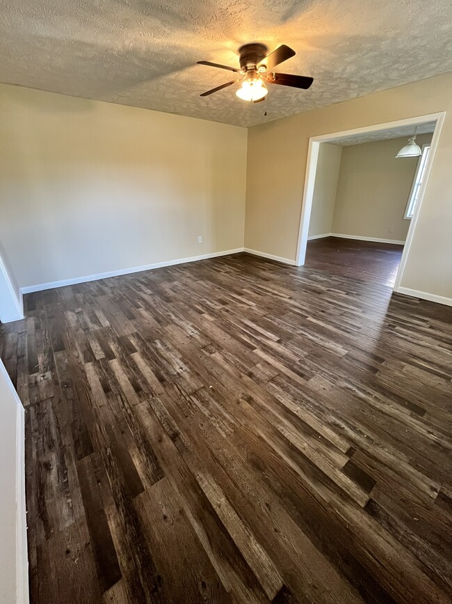 Building Photo - 410 SW Atlantic St