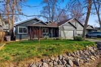 Building Photo - 3 Bedroom, 2 Bath, with 2 Car Garage Located on the Central Bench Rim