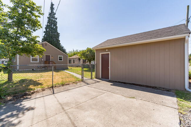 Building Photo - 3636 S Tyler St
