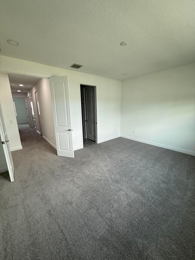 Building Photo - 4718 Longwood Lk Sq