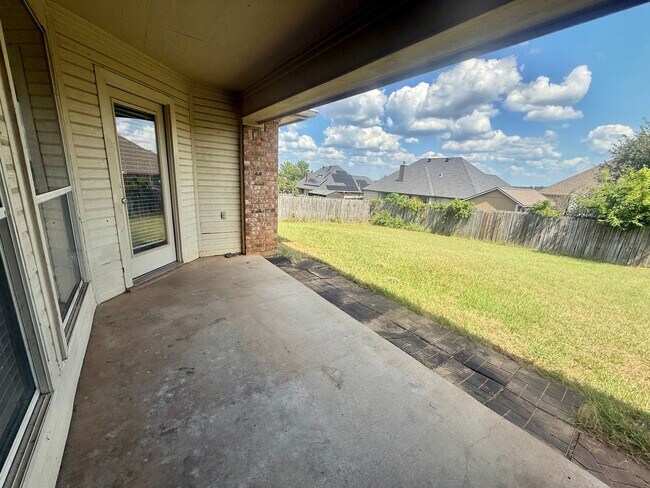 Building Photo - 8340 Stonebridge Way
