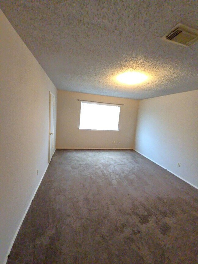 Building Photo - 15625 Weldon Dr