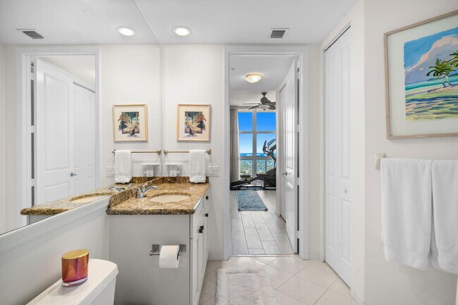 Building Photo - 347 N New River Dr E