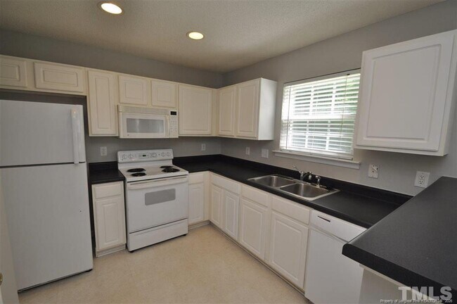 Building Photo - 5909 Rivercliff Ct