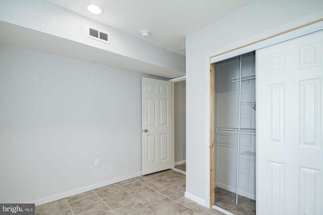 Building Photo - 2408 W Thompson St