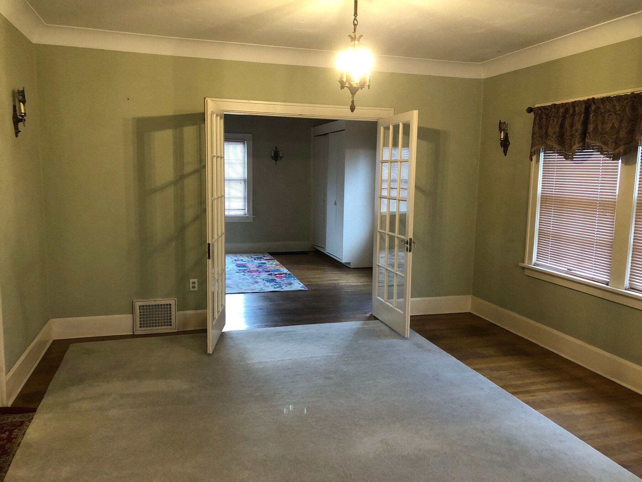 dining room - 207 S 16th Ave