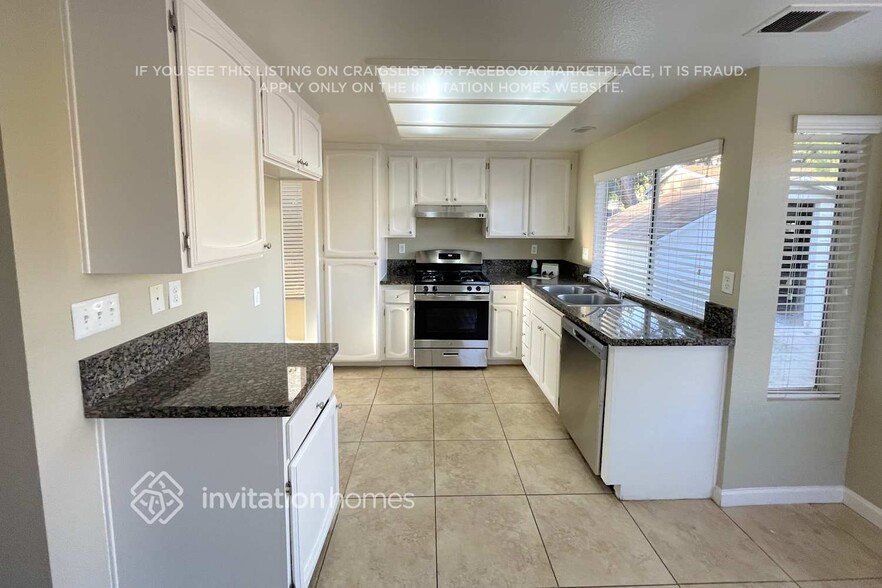 Building Photo - 41890 Skywood Dr