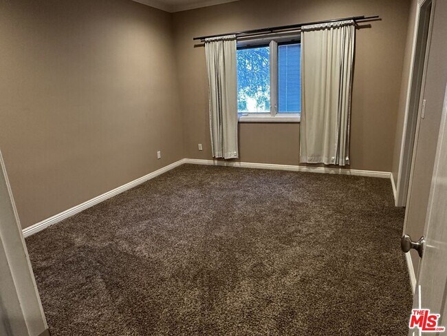 Building Photo - 5560 Buffalo Ave