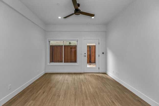 Interior Photo - 1599 Green