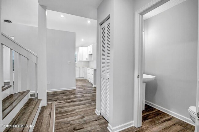 Building Photo - 104 Clam Bake Ct