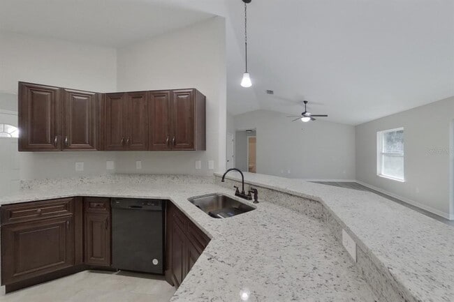Building Photo - 820 Marion Oaks Manor
