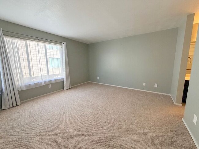 Building Photo - Reno Riverfront Condo - Single Story with Garage