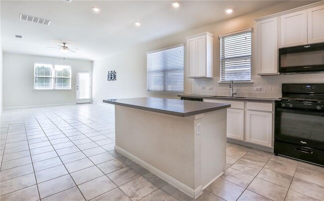 Building Photo - 637 Gabrielle Anne Dr