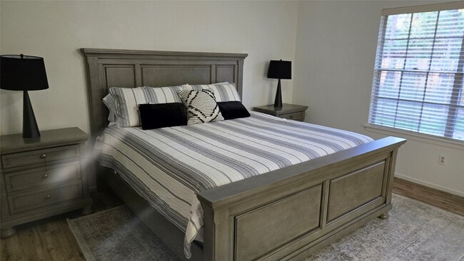 Building Photo - 2012 E Lacey Oak Cir