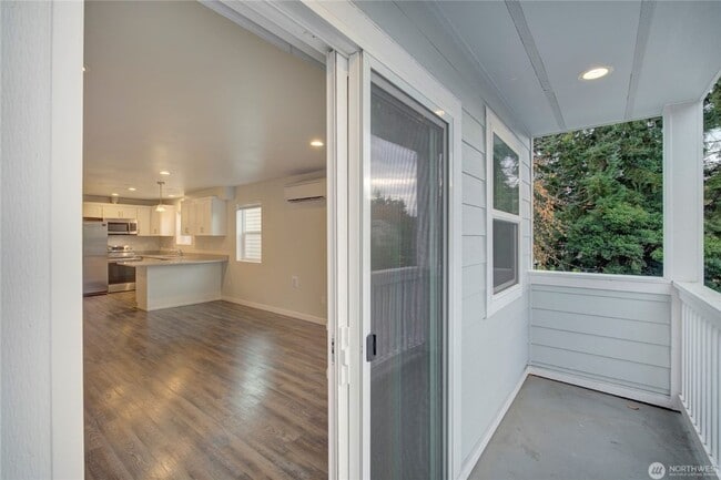 Building Photo - 3Bd/2.5Ba Kirkland Townhouse