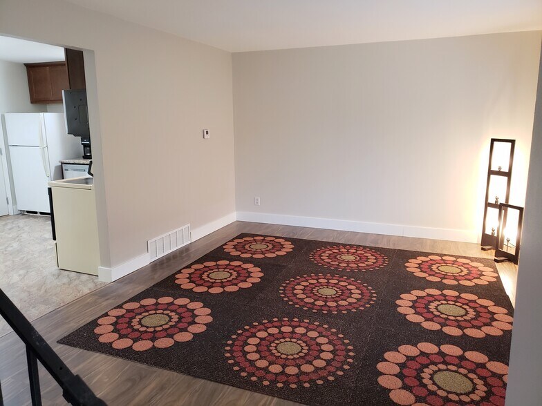 Building Photo - 5825 Balsam Rd