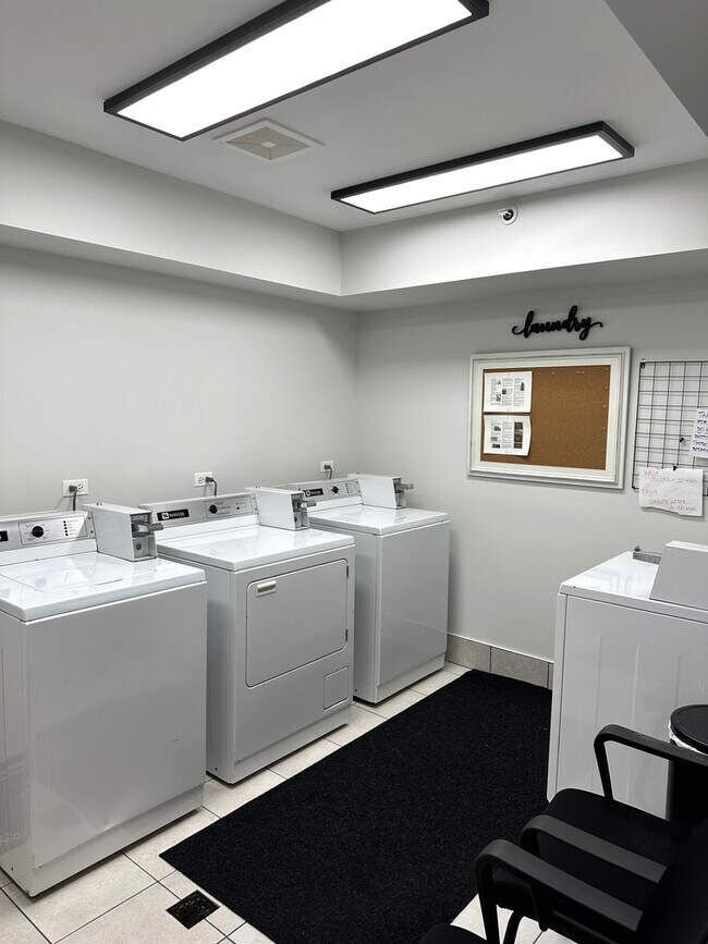 Building Photo - 730 N Seminary Ave