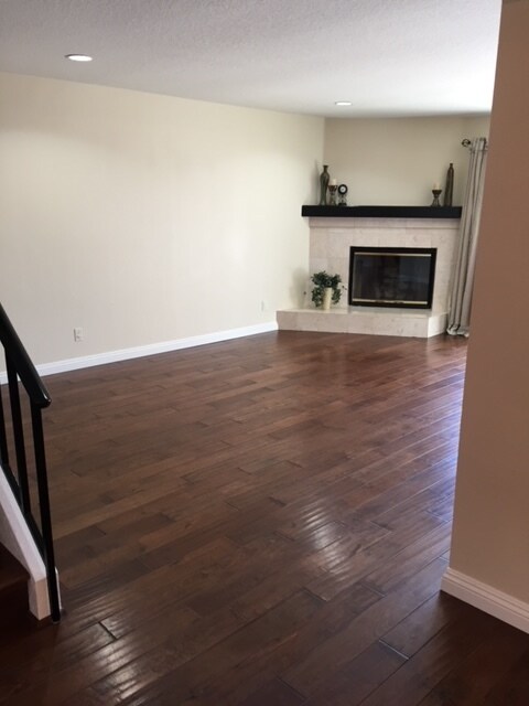 Large living room - 19168 Lahey St