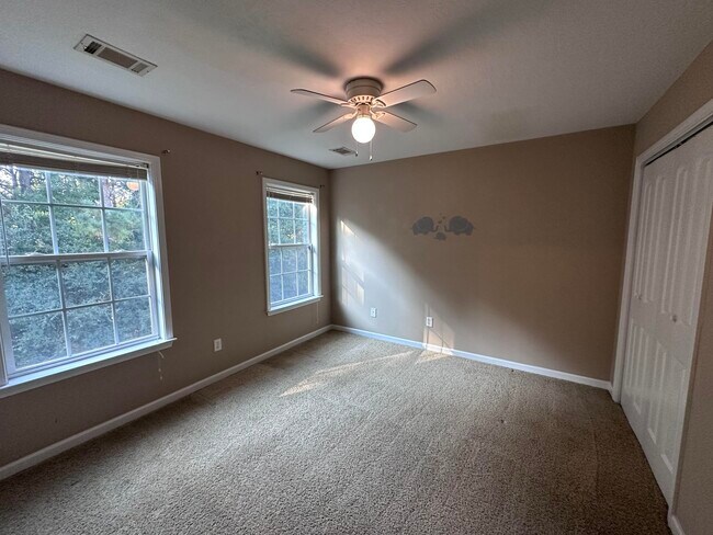 Building Photo - 2009 Dundee Way