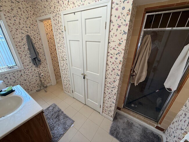 Building Photo - 504 Broadway