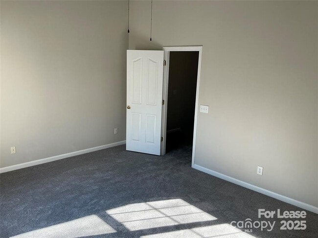 Building Photo - 16952 Commons Creek Dr