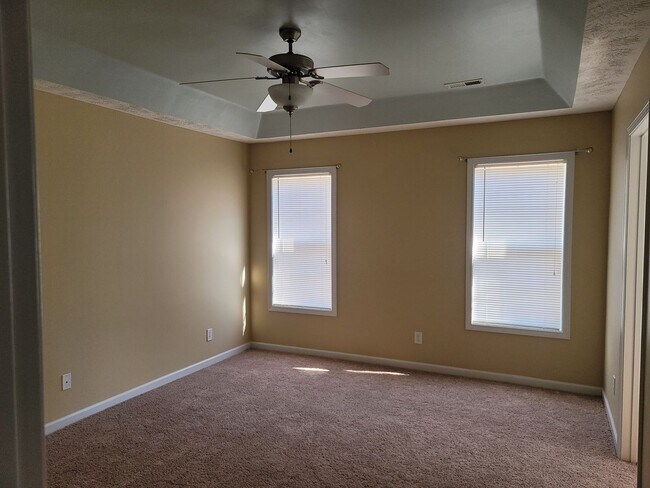 Building Photo - NEW LISTING- 3 bd/ 2 ba located MINUTES from Fort Bragg! Quiet Neighborhood!