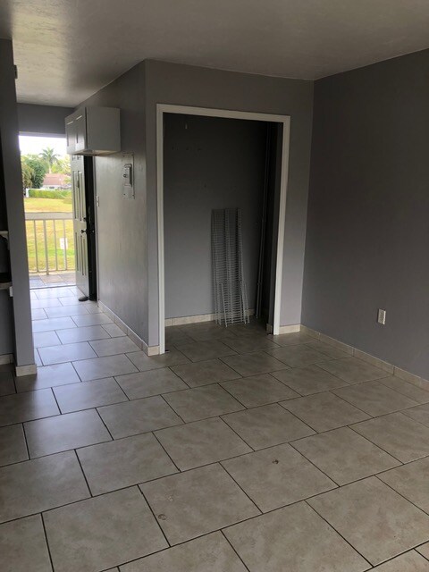 Building Photo - 922 Courting Ln