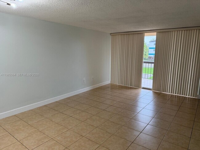 Building Photo - 10625 SW 112th Ave