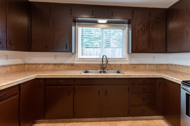Building Photo - 300 IOLI Ranch Cir