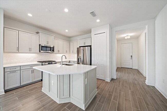 Building Photo - 2325 Blue Mahoe Ln