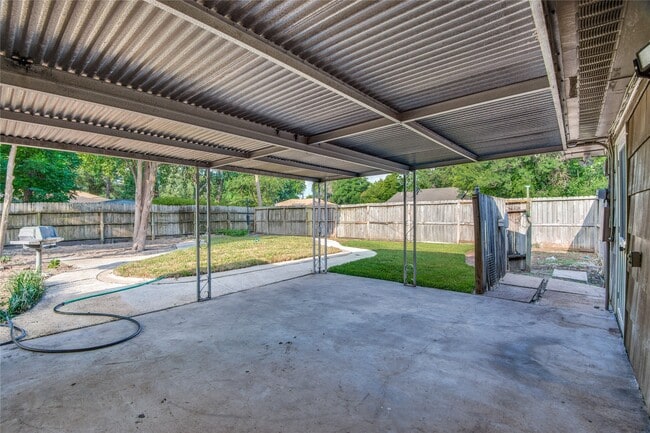 Building Photo - 118 Southbrook Cir