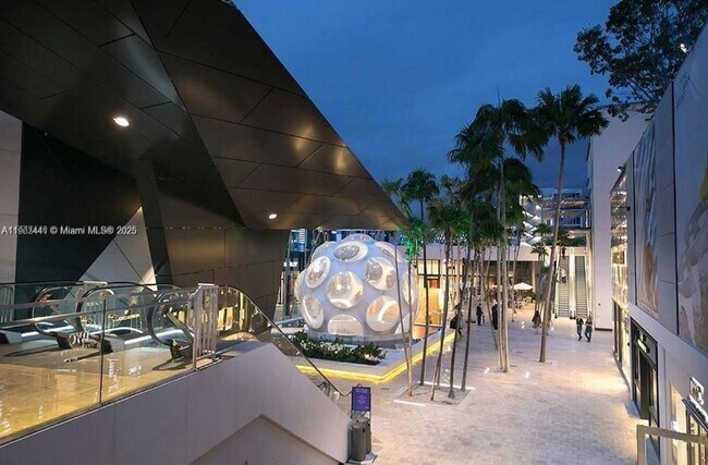 Building Photo - 524 NE 65th St