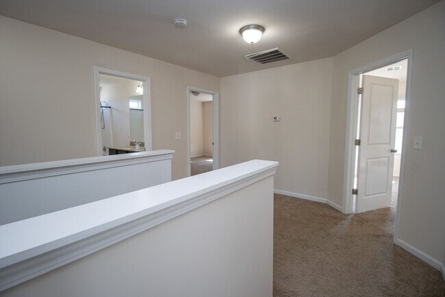 Building Photo - 141 Hay Meadow Ln