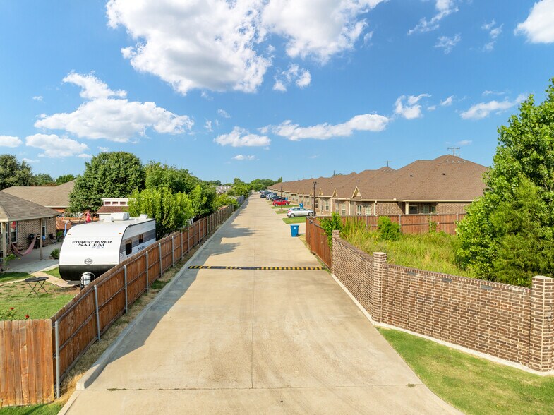 Building Photo - 301 W Panther Way